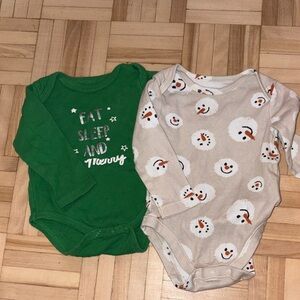 Old Navy Green and Cream Snowman Bodysuits